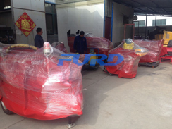 福瑞得機(jī)械座駕壓路機(jī)、大容量灌縫機(jī)，小型灌縫機(jī)包裝完畢準(zhǔn)備發(fā)貨