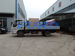 福瑞得機(jī)械瀝青灌縫機(jī)，手扶雙輪壓路機(jī)裝車成功及時(shí)發(fā)貨