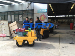 福瑞得機(jī)械手扶雙輪壓路機(jī)，二次結(jié)構(gòu)澆筑泵及時(shí)包貨