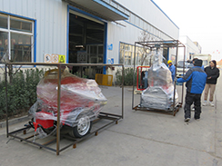 福瑞得機械1臺灌縫機，1臺移動燈車，一臺馬路吹風機打包裝柜出口新加坡
